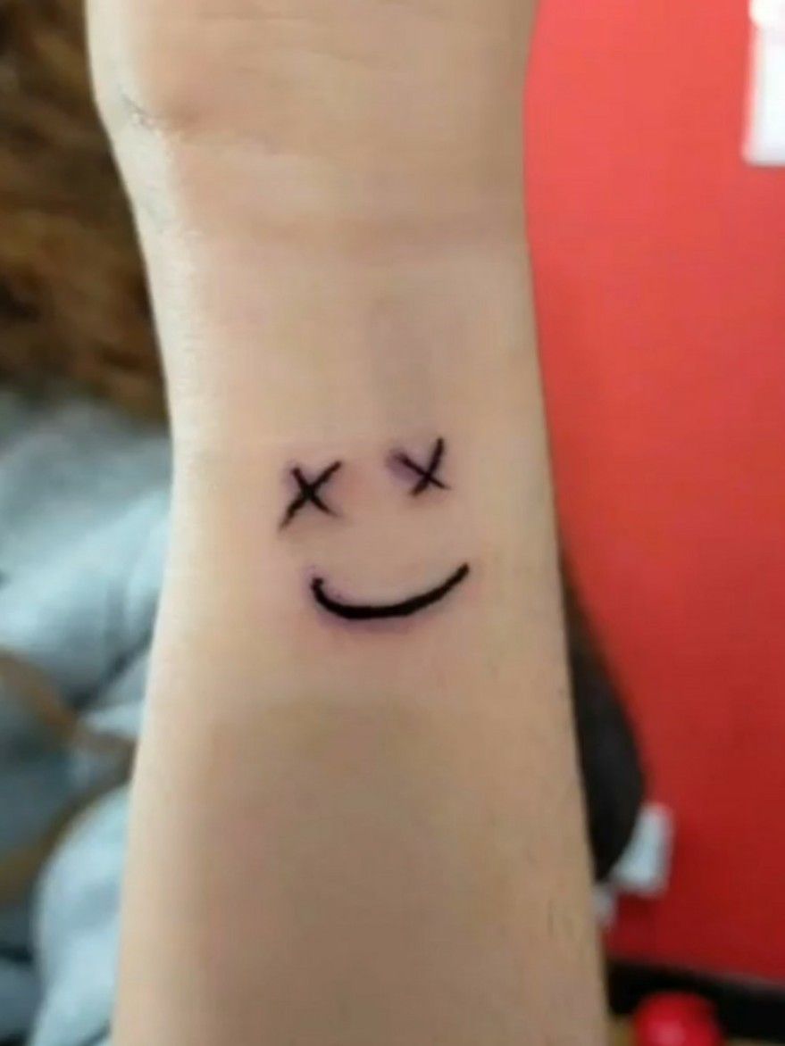 Nirvana fans offered free tattoos with In Utero reissue x eyes smiley  face tattoo Nirvana fans off  Smiley face tattoo Nirvana logo tattoo  Nirvana tattoo