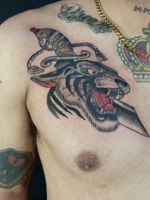 Cover Up Traditional american tiger, used to cover a old tattoo 