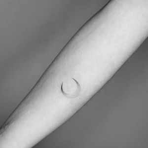 Moon#moon #moontattoo #armtattoo #dotworktattoo #dotting #dotwork #dotworkers #bnw #blacktattoo #blacktattoomag #zagreb #croatiantattoo #tattooideas #tatuaje #tatuagem #tattooporn #tattoosofinstagram #ttism #tinytattoos #smalltattoo #delicatetattoo #artist #machinetattoo #tetovaze #tetoviranje