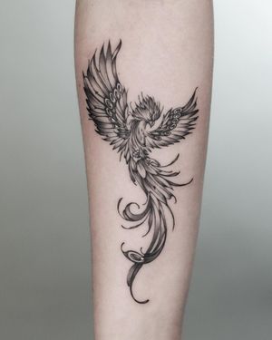 Tatuaj alb-negru cu phoenix A Touch Of Ink