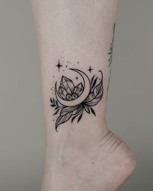 Tatuaj alb-negru cu cristale A Touch Of Ink