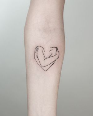 Tatuaj alb-negru cu self-love A Touch Of Ink