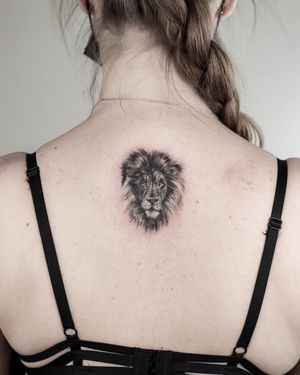 Tatuaj alb-negru cu leu A Touch Of Ink