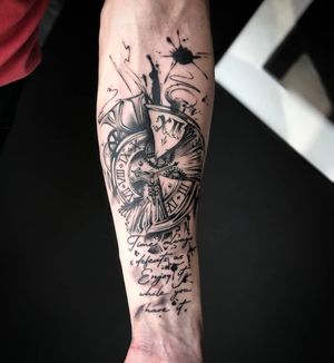 Tatuaj alb-negru cu ceas A Touch Of Ink