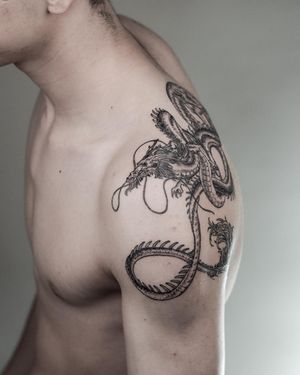 Tatuaj alb-negru dragon A Touch Of Ink