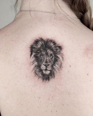 Tatuaj alb-negru cu leu A Touch Of Ink