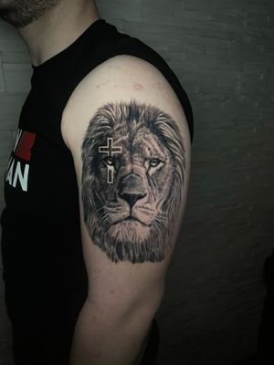 Lion with a cross #tatoo #animal #lion #king #cross #tattoos #realism