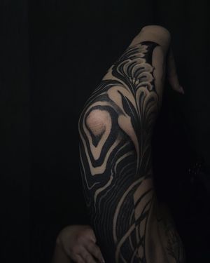 Freehand sleeve healed & blooming. Thanks! @ama__je ; Inquiry & Booking 👉 paixletattooer@gmail.com or DM #customtattoo #tattoo #sleevetattoo #flowertattoo #flowtattoo #freehandtattoo #freehand #tattooideas #tattoodesign #tattooer #berlintattooers #tattooberlin #berlintattoo #tattoospain #granada #tattooed #inked #blackwork #blackworkers #tattooworkers #dotwork #blackouttattoo #blacktattoo #neotribal #neotrad #elbowtattoo #tattoodo #taot #tttism #healedtattoo