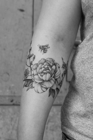 for Anna#tatuagem #tatuagemfeminina #tattoolovers #tatuagemdelicada #delicatetattoo #delicatetattoos #flowertattoos #flowerarmbandtattoo #tatuador #atttooer #tattoosforgirls #love #spring #summer #tattooidea #inkedgirls #customtattoo #customtattoos #bern #basel #schaffhausen #zürich #chur #bodensee #konstanz #koblenz #olten #frauenfeld #stgallen