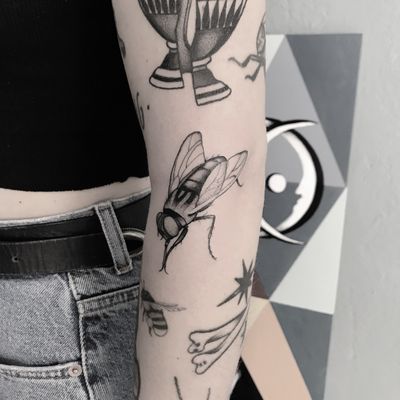 #totemica #buioOmega #tattooshop #tattoostudio #custom #tattooing #verona #italy #black #fly #flies #flyonthewindscreen #insect #tattoo #blackclaw #blacktattooart #tattoolifemagazine #tattoodo #blackworkers #blackwork