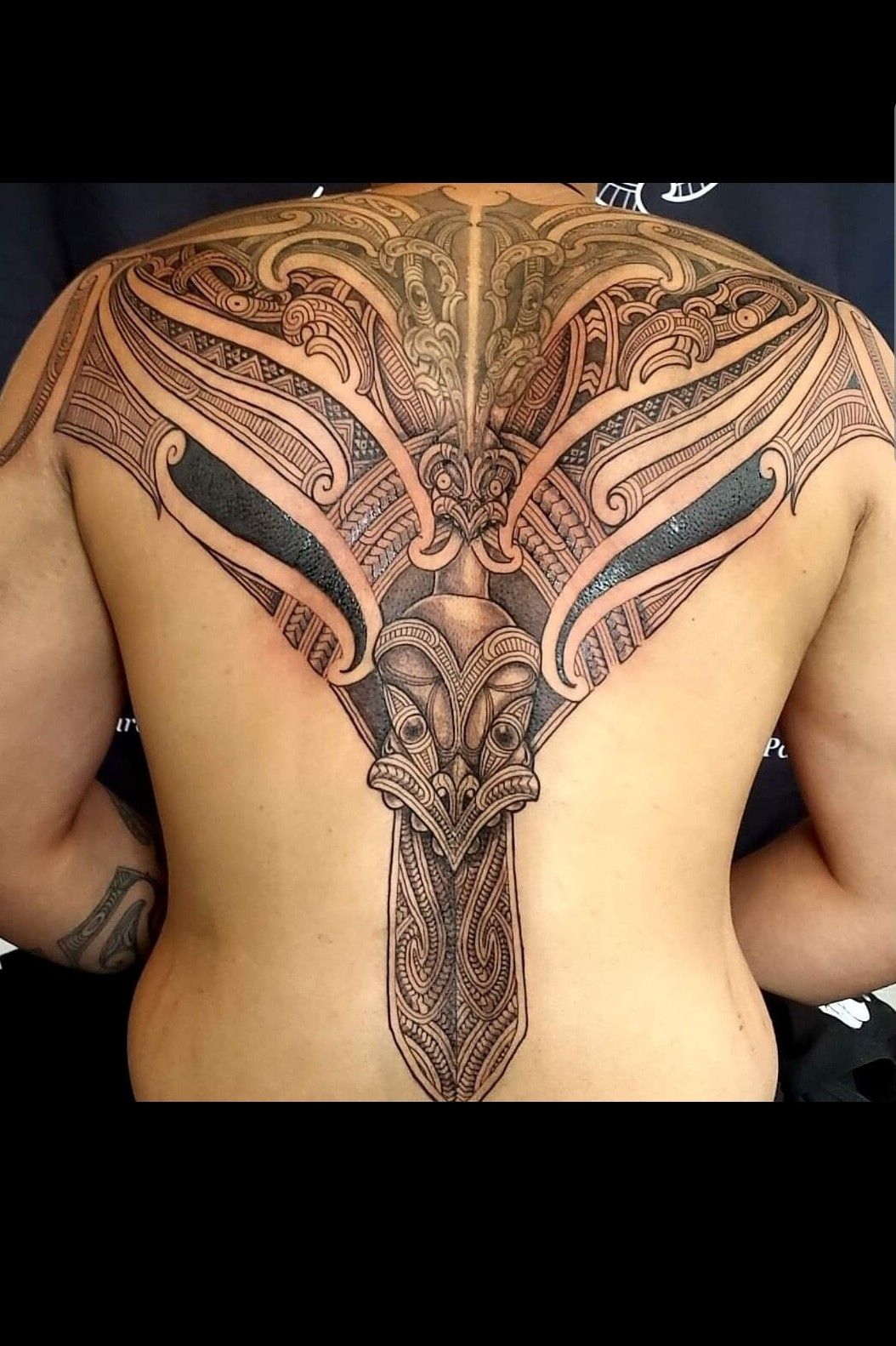 Maori tribal style tattoo pattern with manta ray fit for a back, chest.  With example on body. For tattoo studio catalog. 10450435 Vector Art at  Vecteezy