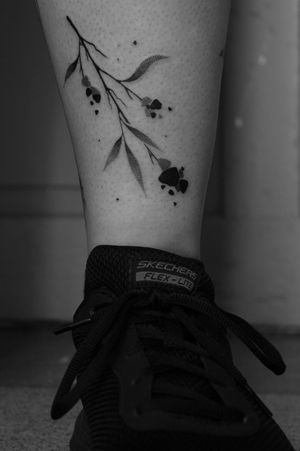 little branch - one of my wanna do's thank you so much Laura for choosing this one and adding it to your collection. 🖤 . . . #branch #branchtattoo #dotworkers #dotworktattoo #dotworkart #dotworknow #tattooart #blackworkartist #blckworksuisse #blckworkers #tattoo #naturetattoos #leafestattoo #leavetattoo #planttattoo #planttattoos #smalltattoo #illustrativetattoo