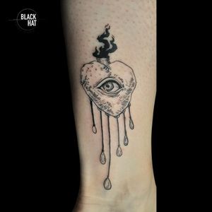 Magdalena have an extensive background in arts, she studied Fine Arts in Poland and finished with a masters degree. ✨
She worked in many different mediums, both digital and traditional. Her work focuses on illustrations, balancing dark themes of her work with a very sunny disposition. 🎩
Book now: hello@blackhatdublin.com
#tattooist #tattooed #inkaddict #tattoolove #tattoos #symboltattoo #tattooartist #tattoolife #tattooshop #tattoo #tattoooftheday #blackwork #inked #bodyart #hearttattoo