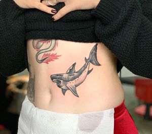 Insta : @inkboyrosetattooPigment #worldfamousink#tattoo #traditionaltattoo #tradtattoo #tattoodo #shark #sharktattoo #ink #oldschool