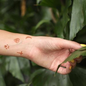 Mini henna tattoos are perfect for adding just a little something to your aesthetic. No matter what trend you are into these days, we’ve got something for you in this Yin henna stencil or the Yang henna stencil.
https://mihenna.com/products/yin-henna-stencil