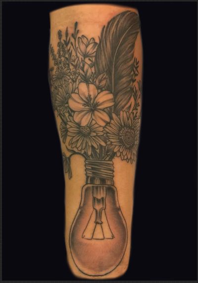 Fun and different #lightbulb #tattoo #linework #cali #imked #floral 