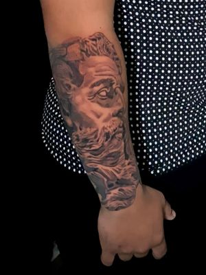 Neptune/Poseidon by Artist: @diegoflores.art #tattoo #tattooideas #delicate #delicatetattoo #fineline #finelinetattoo #sandiego #highclasstattoo #highclasstattoosd #sandiegotattooartist #sandiegotattoo #sandiegotattoos #blackandgrey #blackandgreytattoo #realism #realismtattoo #realistic #realistictattoo 