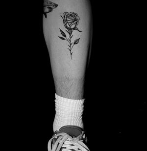 Small Rose by Artist: @diegoflores.art #tattoo #tattooideas #delicate #delicatetattoo #fineline #finelinetattoo #sandiego #highclasstattoo #highclasstattoosd #sandiegotattooartist #sandiegotattoo #sandiegotattoos #blackandgrey #blackandgreytattoo #realism #realismtattoo #realistic #realistictattoo 