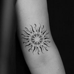 one of my cyber sun's. thank you so much for giving this cool piece a home. 🙌🖤#sun #suntattoo #sonnentattoo #cybersun #cybersuntattoo #cybertattoo #cybertattoos #blackwork #blackworkartist #blackworker #ornamentaltattoo #ornamentaltattoos #ornamenttattoo #ornamentaljewelry #darkinkers #darkasthetic #darkart #darkartists #darktattoos #tattooinspo #armtattoo #ink #inkedworld 