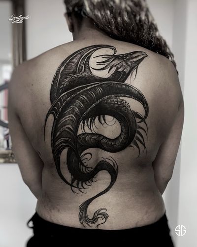 Full back custom dragon piece completed by our resident @fla_ink! Flavia has limited availability in June! Books/info in our Bio: @southgatetattoo • • • #dragon #dragontattoo #fullbacktattoo #fullback #darkdragon #blackdragon #southgate #northlondon #londontattoo #tattooideas #skinart #amazingink #londontattooartist #londonink #northlondontattoo #bookedontattoodo #london #blackwork #tattoos #londontattoostudio #customtattoo #southgatetattoo #southgateink #sgtattoo #sg