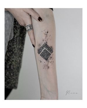 Experience the intricate beauty of Nina's blackwork fine line forearm tattoo, featuring a stunning geometric pattern design.