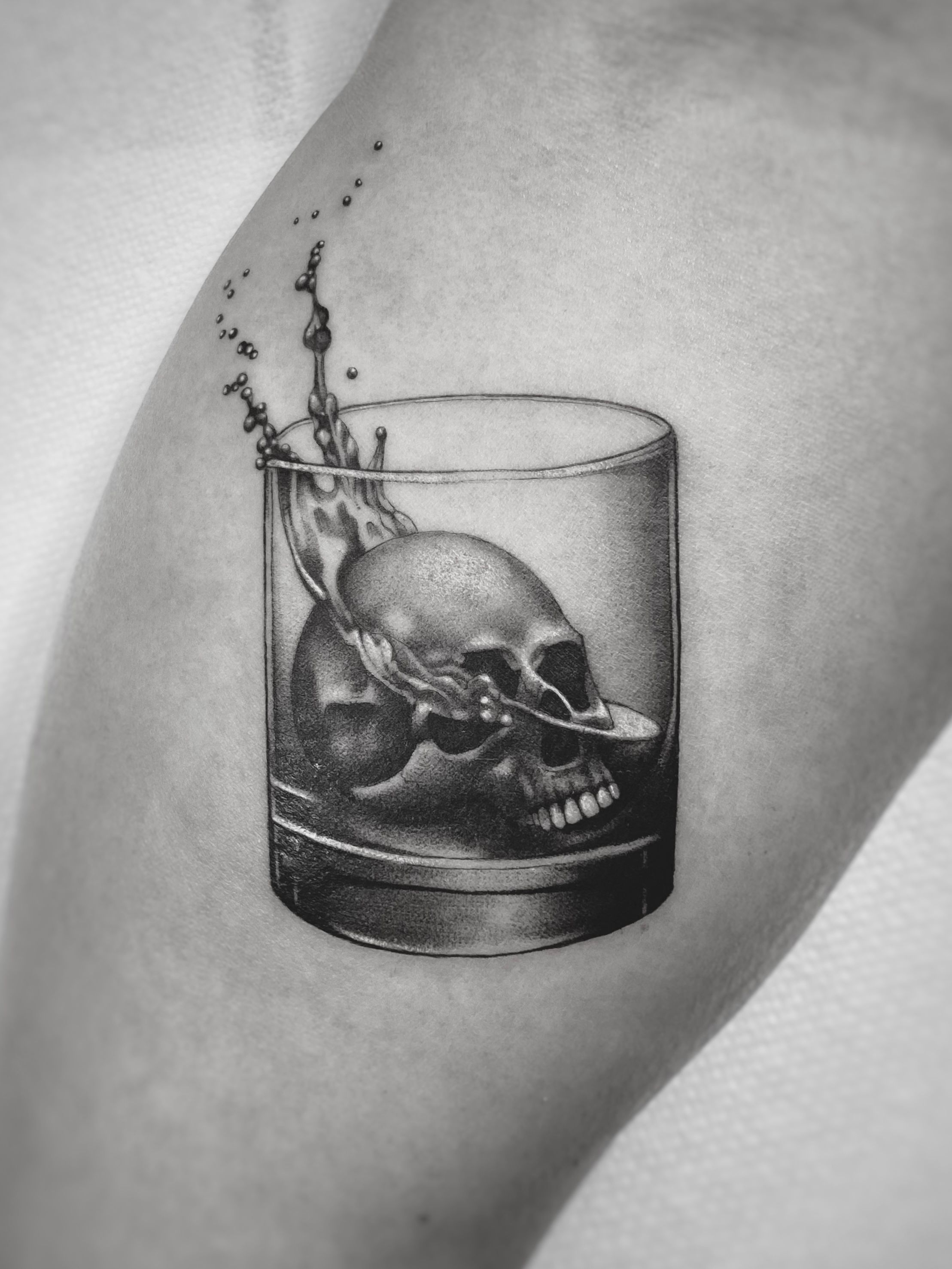 Realistic Whisky Glass With Dice Tattoo On Leg