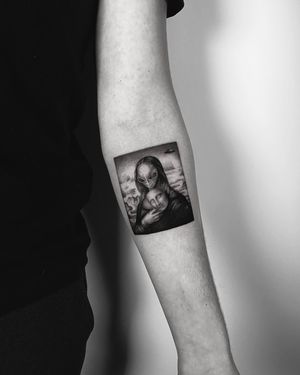Mona Lisa alien edition micro realism tattoo