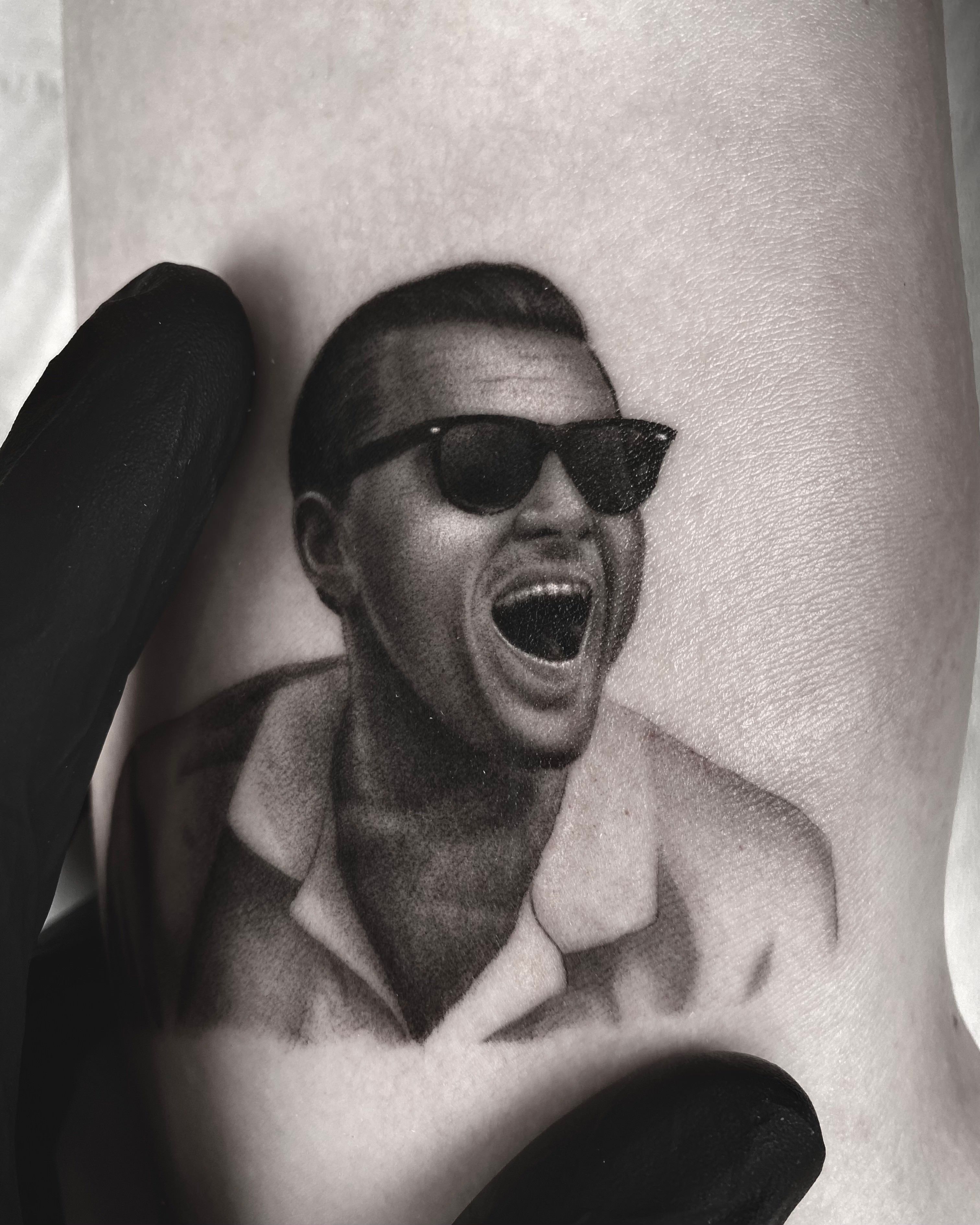 Leonardo Meme tattoo by @matruletattoo in Paris, France #matruletattoo  #paris #france #meme #leonardodicaprio #memetattoo | Instagram