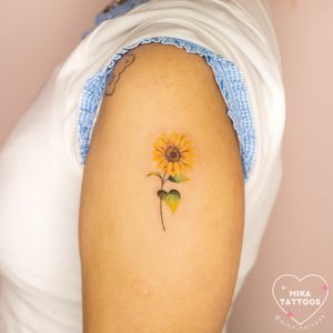 🌻Done @ mycherie.tattoostudio#sunflowertattoo #flowertattoo #colourtattoo #delicatetattoo #poctattoo #poctattooartist #londontattoo #Londontattooartist #londontattoostudio