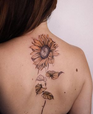 Adorn your upper back with a beautiful neo-traditional sunflower tattoo by the talented artist Osman Ergin.
