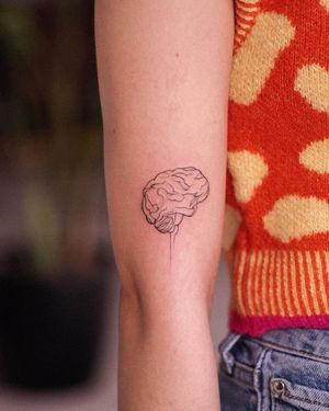 Illustrative design of a brain on upper arm by talented artist Osman Ergin. Intricate details and delicate lines for a unique tattoo.