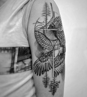 Unique upper arm tattoo featuring a stunning combination of blackwork, fine line, geometric, and ornamental styles by the talented artist Murat Yılmaz.