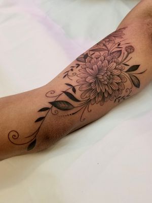Flowers Tattoo #flowers #tattoo #flowerstattoo