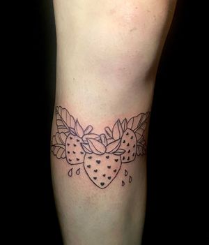 strawberry knees done at evermore tattoos in orlando, fl *im an apprentice and this was one of my free tattoos i’ve done!