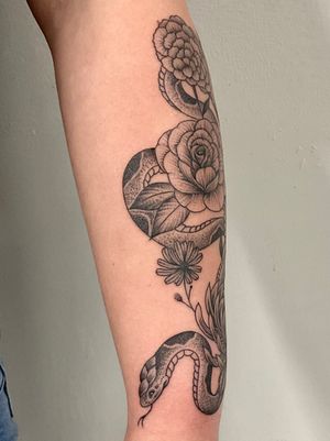 Snake and flowers 
