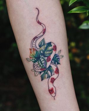 snake and leaves
