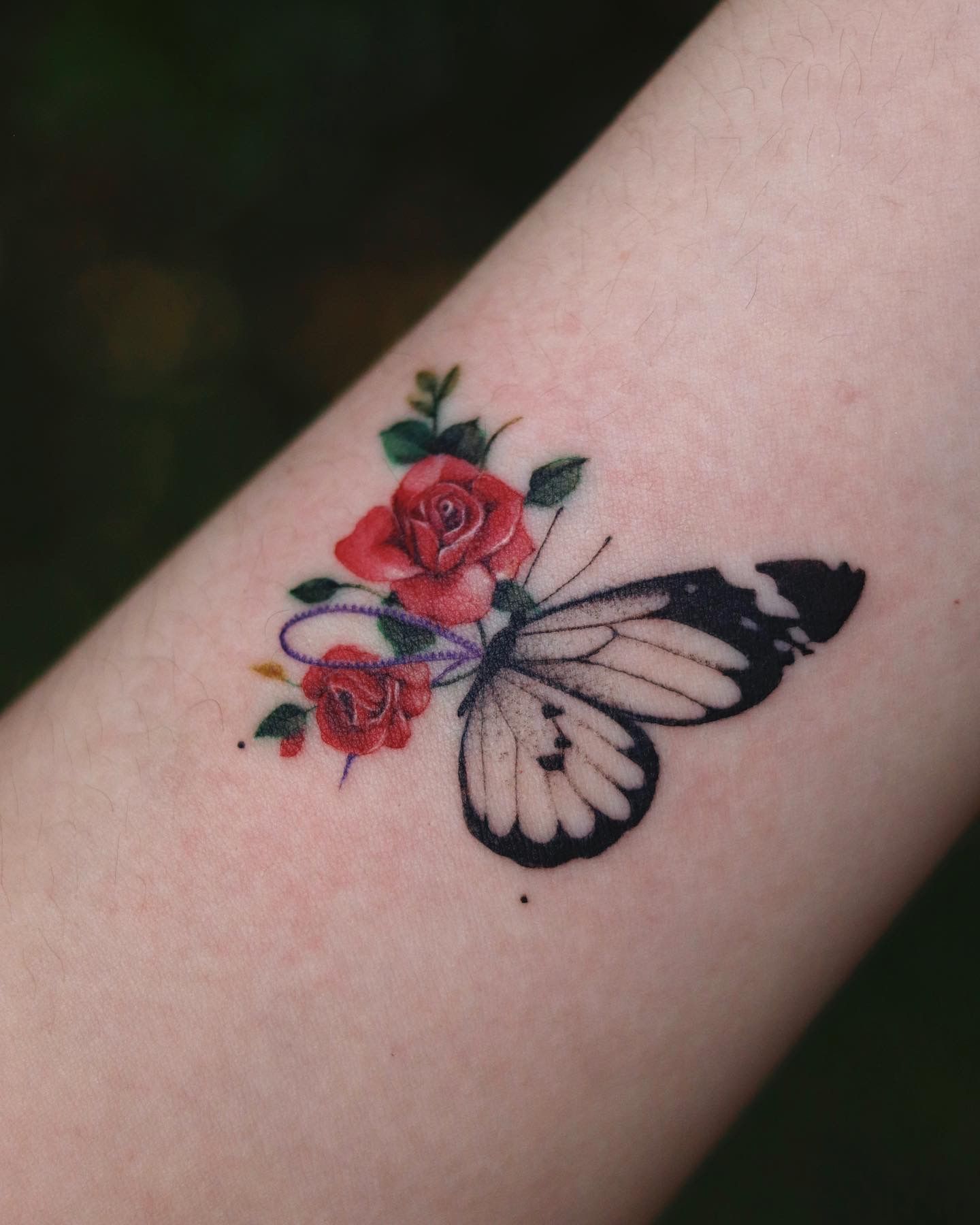 Twitter 上的 Pride N Envy TattoosMajestic detailed butterfly with roses by  our amazing artist beeoncuhlazuli  Visit her Instagram to find all of  her tattoo designs and also send a DM if