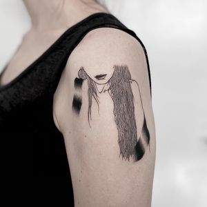 A beautifully detailed and elegant illustrative tattoo of a woman, expertly executed on the upper arm by artist Magdalena Sawicka.