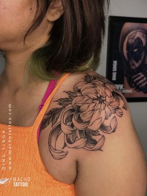 Chrysanthemum Flower Tattoo on Shoulder at Macho tattoos https://machotattoo.com/