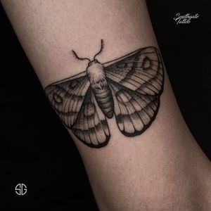 • Moth • blackwork piece by our resident @fla_ink Flavia is taking bookings for July and August! Books/info in our Bio: @southgatetattoo • • • #moth #mothtattoo #mothtattoos #blackmoth #blackwork #skinart #tattooideas #customtattoo #blackwork #northlondon #southgateink #sgtattoo #london #londonink #southgate #tattoos #southgatetattoo #bookedontattoodo #northlondontattoo #amazingink #sg #londontattooartist #londontattoo #londontattoostudio 