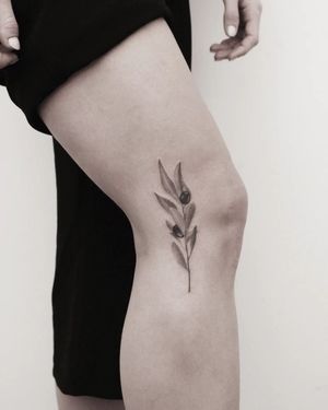 Beautiful black and gray tattoo by Martyna Śliwka featuring a detailed flower and fruit design on the knee.