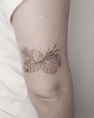 Beautiful flower and leaf design by Martyna Śliwka, perfect for a delicate and elegant look.