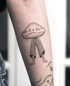 Explore the whimsical world of mushrooms with this illustrative tattoo on your upper arm. By artist Kaśka.