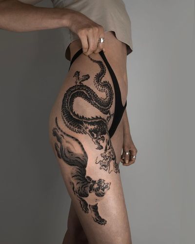 Experience the power and beauty of this top-quality blackwork tattoo by FKM TATTOO. Perfect for tattoo enthusiasts who appreciate traditional Japanese designs.