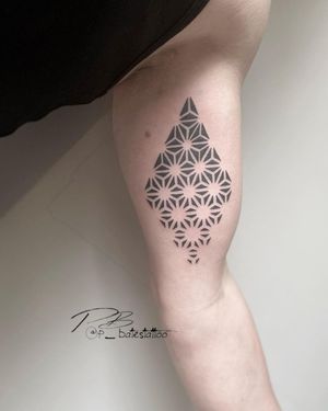 Discover a mesmerizing mix of dotwork, geometric shapes, and ornamental patterns on the upper arm by the talented artist Patrick Bates.