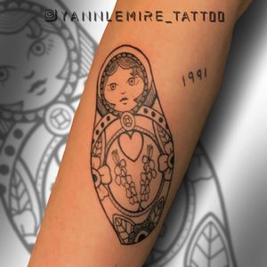 Unique blackwork design combining a matrioshka doll, intricate floral patterns, and a strong mother motif by talented artist Yann.