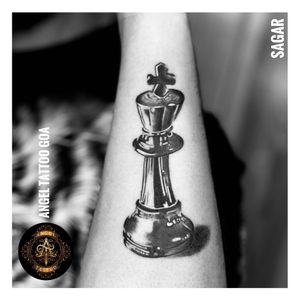 3D Chess King Tattoo By Sagar Dharoliya At Angel Tattoo Goa - Best Tattoo Artist in Goa - Best Tattoo Studio in Goa • • 𝐅𝐨𝐥𝐥𝐨𝐰 𝐅𝐨𝐫 𝐌𝐨𝐫𝐞 ⤵️ @angeltattoostudiogoa • • 𝐁𝐞𝐬𝐭 𝐐𝐮𝐚𝐥𝐢𝐭𝐲 𝐏𝐫𝐨𝐝𝐮𝐜𝐭𝐬 𝐔𝐬𝐢𝐧𝐠 ⤵️ @worldfamousink @kwadron @dermalizepro @cheyenne_tattooequipment • • 𝐂𝐨𝐧𝐭𝐚𝐜𝐭 𝐅𝐨𝐫 𝐁𝐨𝐨𝐤𝐢𝐧𝐠 ☎️ 𝟗𝟗𝟔𝟎𝟏𝟎𝟕𝟕𝟕𝟓 | 𝟗𝟖𝟑𝟒𝟖𝟕𝟎𝟕𝟎𝟏 • • 𝐎𝐟𝐟𝐢𝐜𝐢𝐚𝐥 𝐖𝐞𝐛𝐬𝐢𝐭𝐞 🌐 www.angeltattoogoa.com • • 𝐅𝐨𝐥𝐥𝐨𝐰 𝐔𝐬 𝐎𝐧 𝐒𝐨𝐜𝐢𝐚𝐥 𝐌𝐞𝐝𝐢𝐚 ⤵️ 𝐅𝐚𝐜𝐞𝐛𝐨𝐨𝐤 𝐏𝐢𝐧𝐭𝐞𝐫𝐞𝐬𝐭 𝐘𝐨𝐮𝐓𝐮𝐛𝐞 𝐆𝐨𝐨𝐠𝐥𝐞 𝐌𝐚𝐩 #angeltattoogoa #angeltattoostudiogoa #besttattooartistingoa #besttattooartistgoa #besttattooar