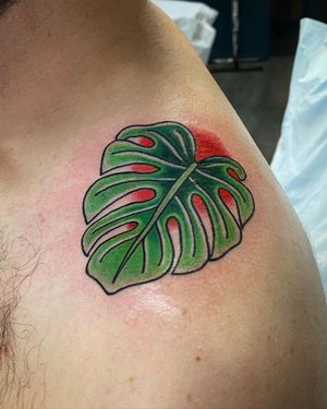 Get a stunning illustrative leaf tattoo on your shoulder by the talented artist Eddy Ospina. Perfect for nature lovers!
