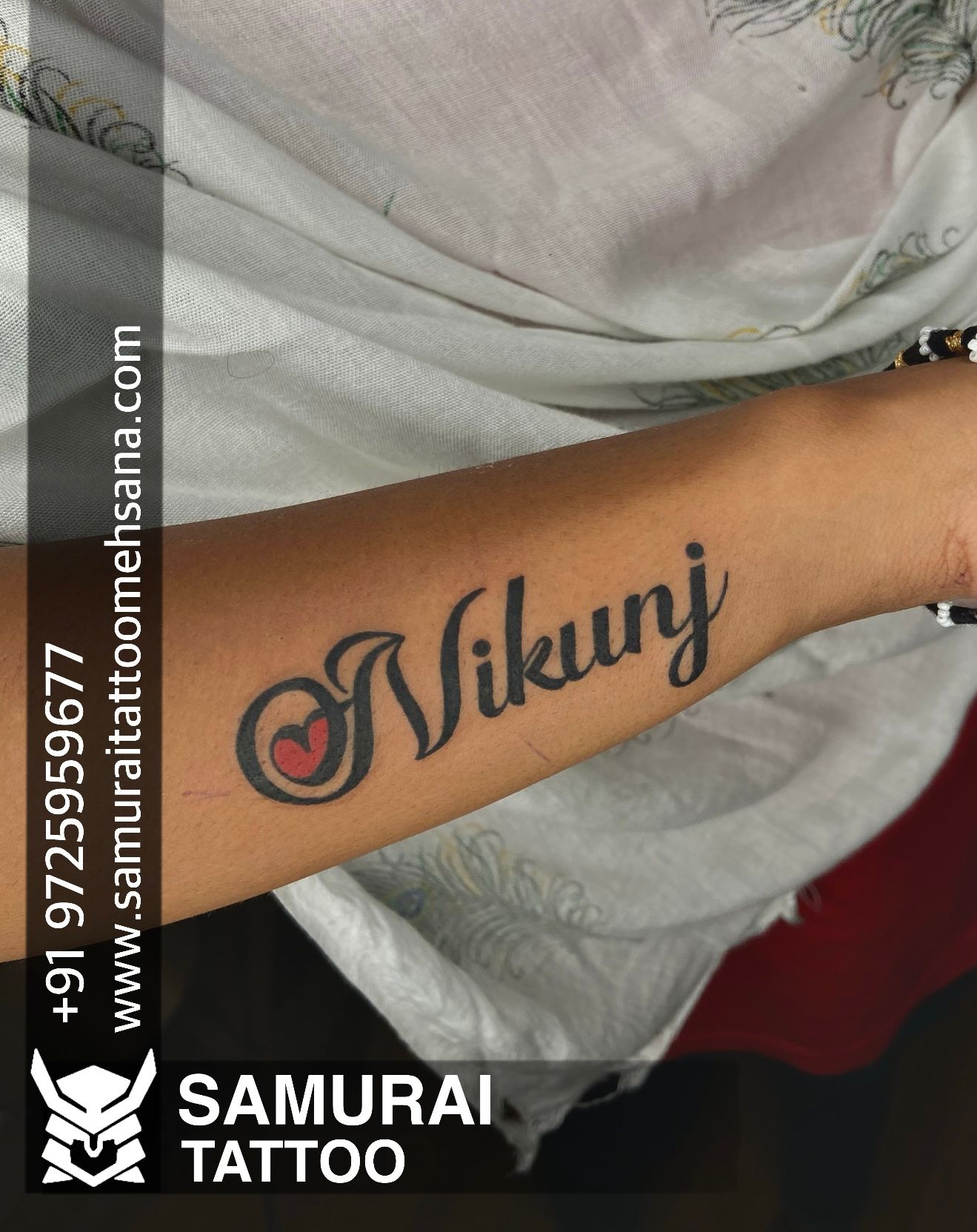 Unisex Female Tattoo Artist