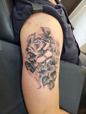 Rose tattoo in black n gray